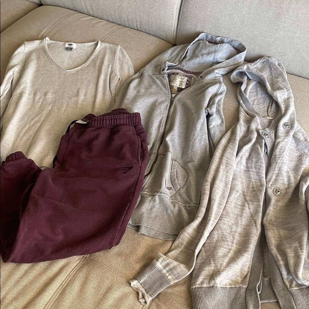 Gymshark Burgundy Joggers with Gray Sweater Bundle
